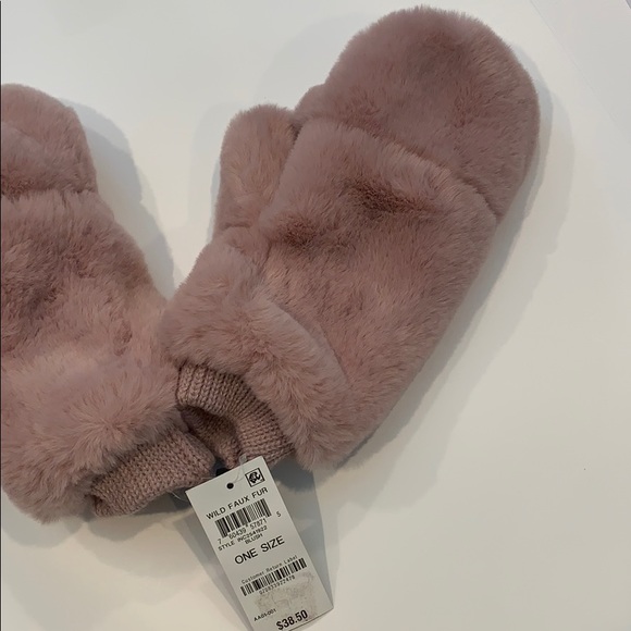 NWT INC Pop Top Faux Fur Pink Glam Fashion Mittens - Picture 3 of 3